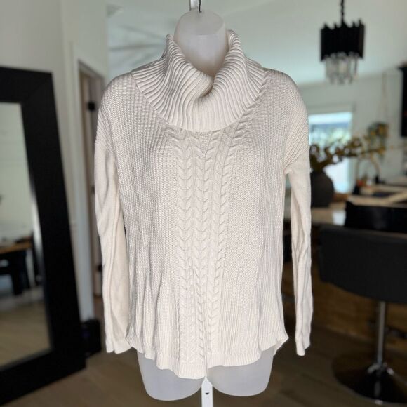 Banana Republic Cable-Knit Turtleneck Sweater. Size Small - Picture 2 of 10